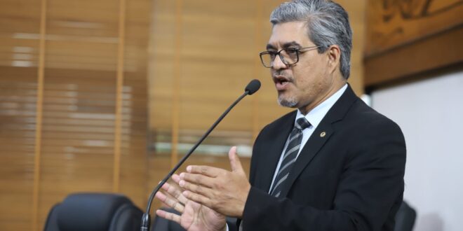 Edvaldo diz que greve da Educação poderia ter sido evitada se o governo tivesse cumprido o que prometeu em 2022, antes das eleições