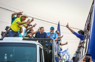No primeiro dia de campanha, Bocalom é recebido por multidão na Baixada da Sobral