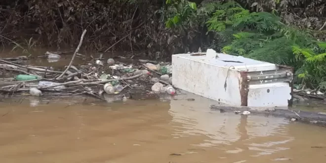 Igarapé São Francisco: o descaso alarmante da prefeitura
