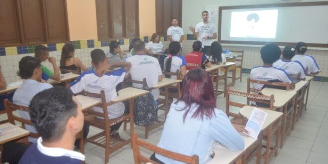 Educação do Acre oferece cursos livres para alunos da EJA