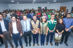 5o títulos definitivos para famílias rurais de Rio Branco são entregues durante a Expoacre