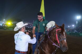 Governador Gladson Cameli participa da abertura do rodeio