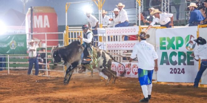 Mais de 10 mil pessoas prestigiam a primeira noite de rodeio na Expoacre