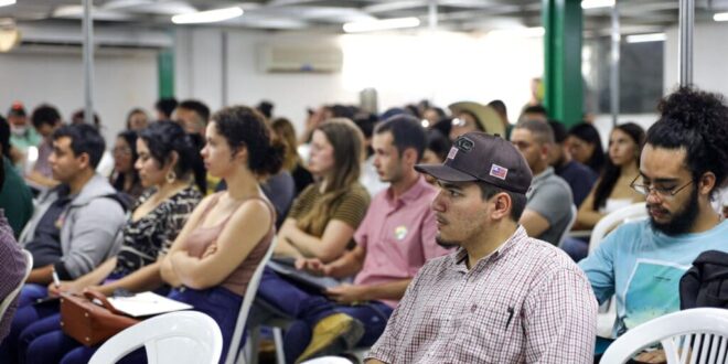 Workshops voltados para a agropecuária capacitam cerca de 150 pessoas diariamente na Expoacre
