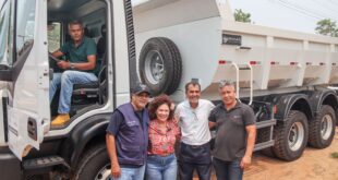 Perpétua entrega mais de R$ 2 milhões em equipamentos para produtores de Porto Acre