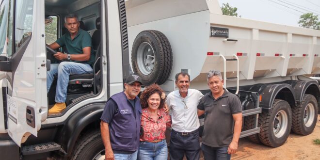 Perpétua entrega mais de R$ 2 milhões em equipamentos para produtores de Porto Acre