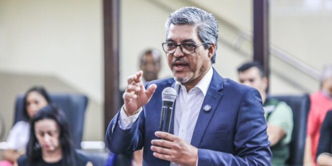 Edvaldo defende alterações no edital do concurso da Educação para garantir ampla concorrência