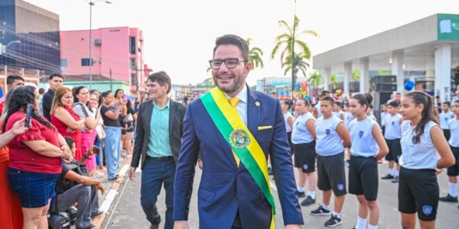 Governador prestigia festa em celebração aos 120 anos de Cruzeiro do Sul
