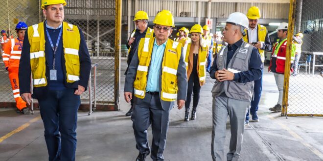 Gonzaga lidera comitiva no Peru para estreitar laços comerciais e visita empresa que realizará voos para o Acre