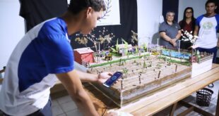 Alunos de escola rural do Acre desenvolvem projeto de irrigação acionada pelo celular
