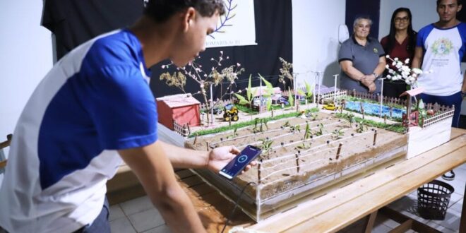 Alunos de escola rural do Acre desenvolvem projeto de irrigação acionada pelo celular