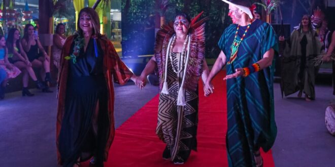 Moda indígena: coleção Yawa Tari de Nedina Yawanawa é apresentada em desfile na Expoacre