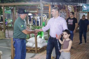 Nicolau Júnior visita Expoacre e destaca parceria com o governo para impulsionar a economia durante o evento