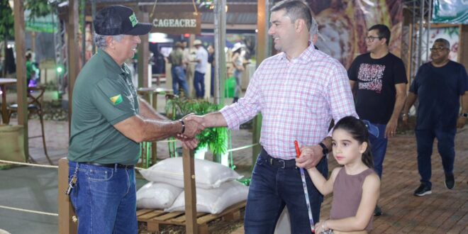 Nicolau Júnior visita Expoacre e destaca parceria com o governo para impulsionar a economia durante o evento