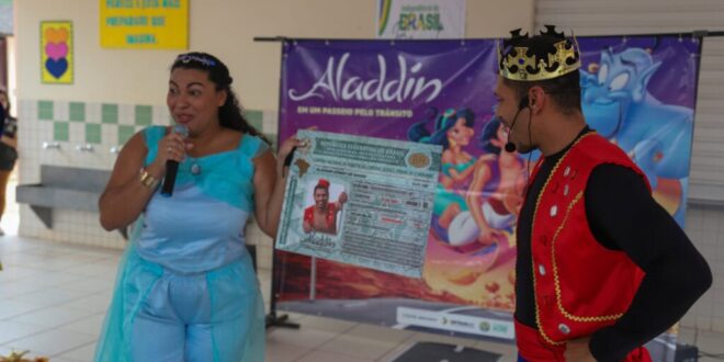 Detran leva teatro e educação de trânsito à Vila do Incra, em Porto Acre