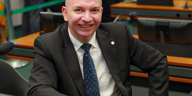 Gerlen Diniz é eleito prefeito de Sena Madureira
