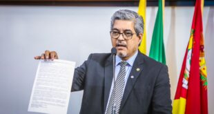 "Qual foi a medida administrativa tomada para investigar quem deixou passar?", questiona Edvaldo sobre contrato superfaturado da Educação