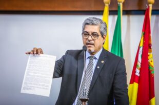 "Qual foi a medida administrativa tomada para investigar quem deixou passar?", questiona Edvaldo sobre contrato superfaturado da Educação