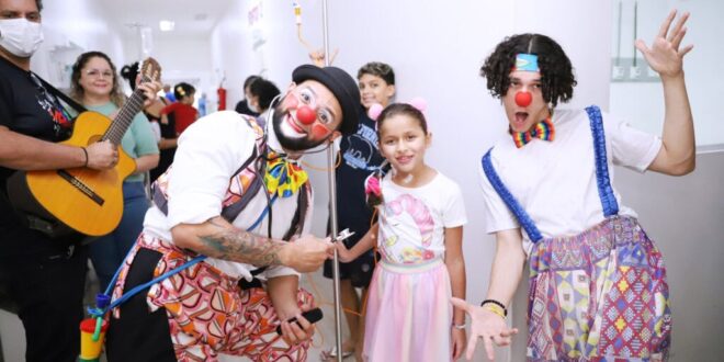 Música, diversão e muita palhaçada divertem crianças no Hospital da Criança
