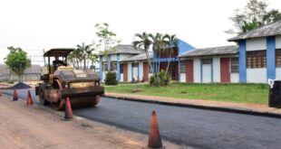 Deracre realiza operação tapa-buraco na rua Antônio Pessoa Jucá, no bairro Montanhês
