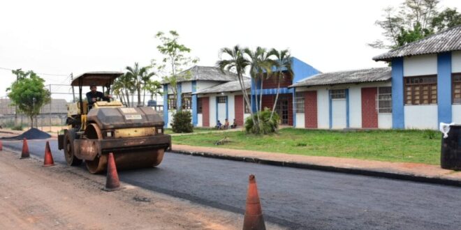 Deracre realiza operação tapa-buraco na rua Antônio Pessoa Jucá, no bairro Montanhês