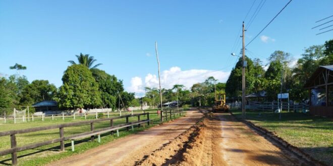 Governo do Acre inicia pavimentação em tijolos na Reserva Cazumbá-Iracema em Sena Madureira