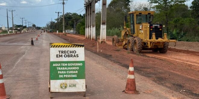 Deracre vistoria obras da nova entrada de Plácido de Castro