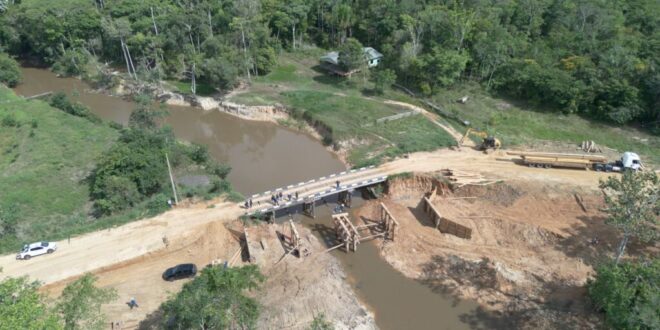 Deracre vistoria construção da Ponte do Viola