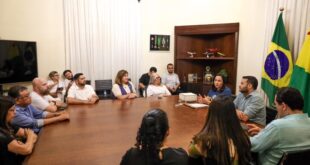 Governadora em exercício recebe secretários de Educação de todo o Brasil