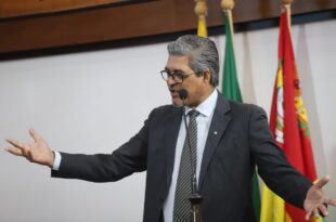 Edvaldo Magalhães vai à Justiça pedir suspensão da 'videoaula' do edital do concurso da Educação