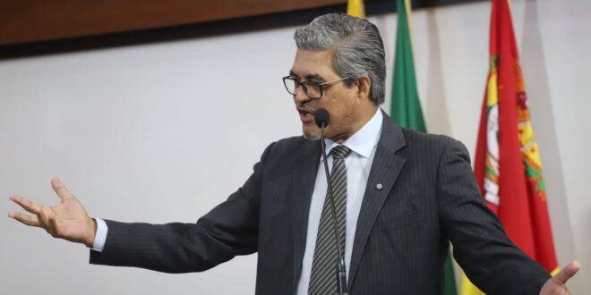 Edvaldo Magalhães vai à Justiça pedir suspensão da 'videoaula' do edital do concurso da Educação