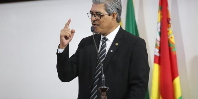 Edvaldo Magalhães denuncia que videoaula exigida no concurso da Educação está expondo dados dos candidatos; prova viola regras do Youtube