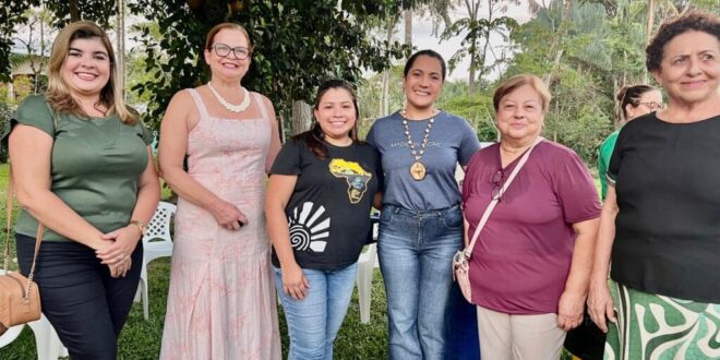 Vice-governadora Mailza Assis entrega kits de vestuário social e reforça a importância do Outubro Rosa