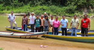 Gonzaga entrega embarcações que vão atender associação de mulheres e ribeirinhos de comunidades isoladas em Cruzeiro do Sul