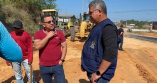 Gonzaga acompanha obras de duplicação da estrada do aeroporto de Cruzeiro do Sul e destaca investimentos do governo