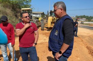 Gonzaga acompanha obras de duplicação da estrada do aeroporto de Cruzeiro do Sul e destaca investimentos do governo