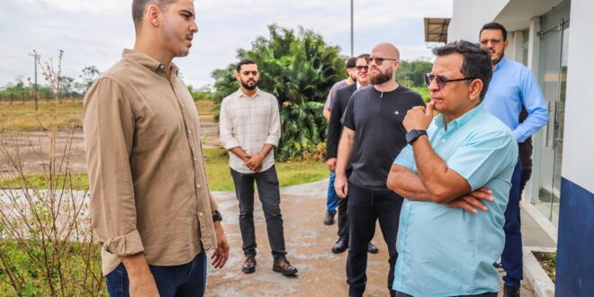 Acompanhado do secretário de obras, Gonzaga visita obras da ZPE que vão agilizar exportações no Acre