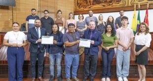 Deputados entregam certificados para alunos indígenas do Educa ALEAC