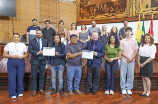 Deputados entregam certificados para alunos indígenas do Educa ALEAC