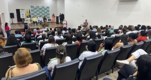 Formandas dos cursos profissionalizantes do projeto Mulheres Mil recebem certificados
