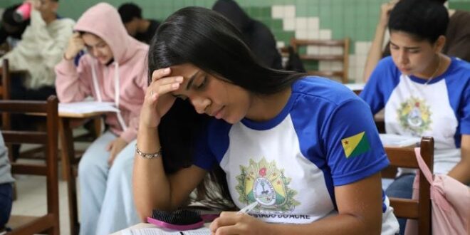 Educação realiza dia D do Simula Enem na Escola Tancredo Neves