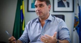 “Pensar em matar não é crime”, diz Flávio Bolsonaro sobre ação da PF