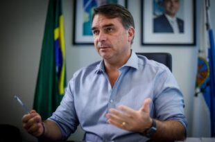 “Pensar em matar não é crime”, diz Flávio Bolsonaro sobre ação da PF