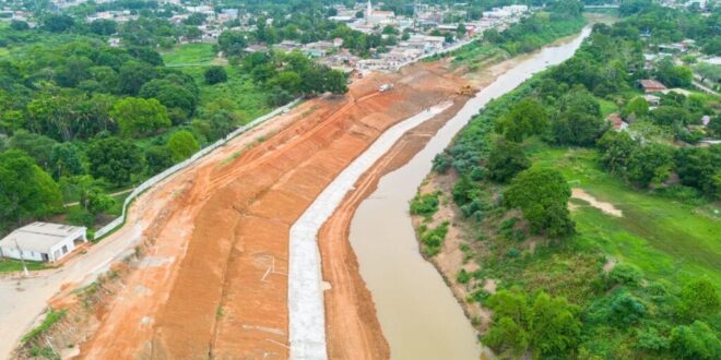 Deracre avança com obras de concretagem da Orla do Rio Acre em Brasileia