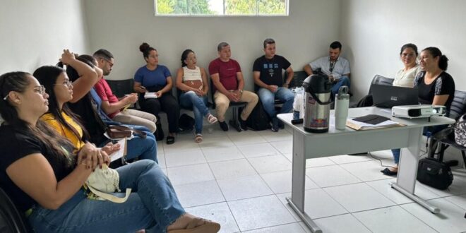 Servidores que atuarão no Centro de Atenção Psicossocial de Rodrigues Alves recebem capacitação