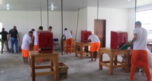 Fábrica de chinelos é inaugurada dentro de Unidade Prisional no Acre
