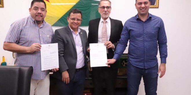 Integração: Gladson sanciona lei de Gonzaga que cria Semana da Cultura Peruana e Boliviana no Acre