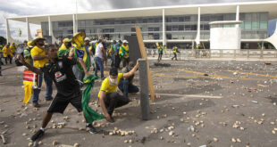 Aceitem minha democracia aí, pô!