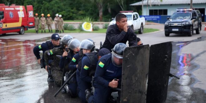 Profissionais de segurança pública do Acre participam de simulado de gerenciamento de crise em sistemas penitenciários