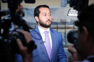 Jarude denuncia descaso com famílias acampadas em frente à Aleac e questiona prioridades do orçamento estadual